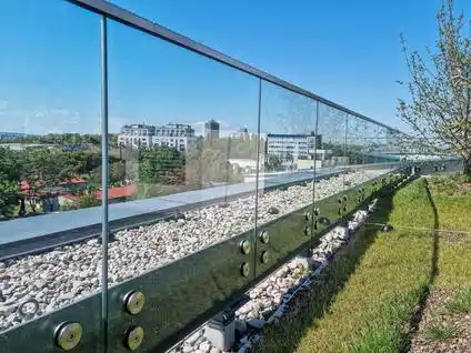 All-glass railing for BD Tulipa